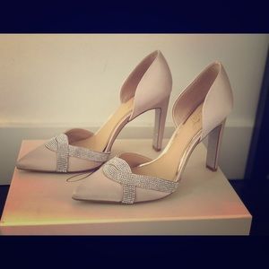 Badgely Mischka Sedona bridal shoes in Champagne.